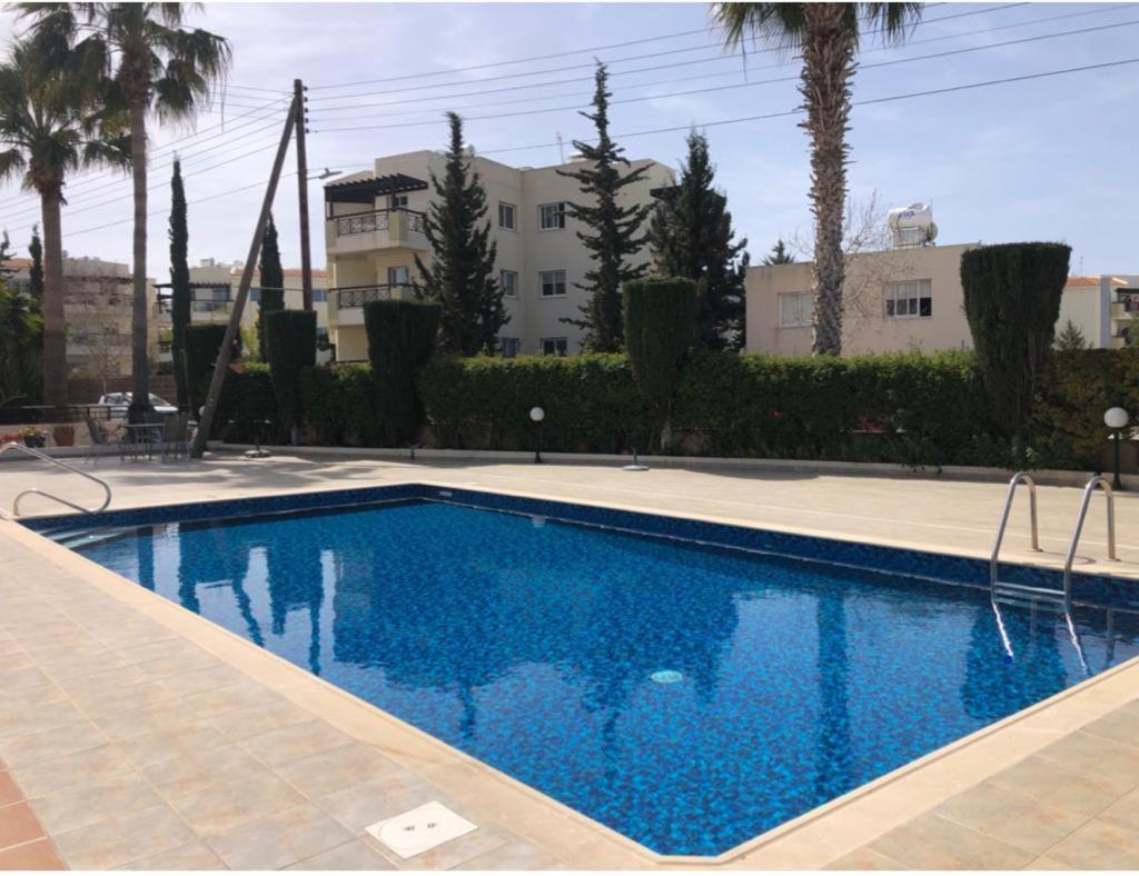 Central Pool-Side 2 Bedroom Apartment In Paphos Ngoại thất bức ảnh